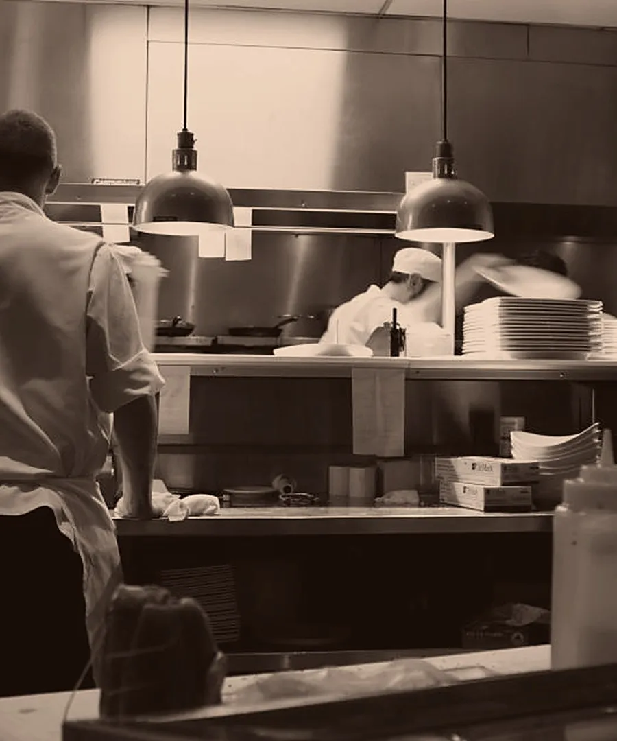 Cozinha de restaurante em operação